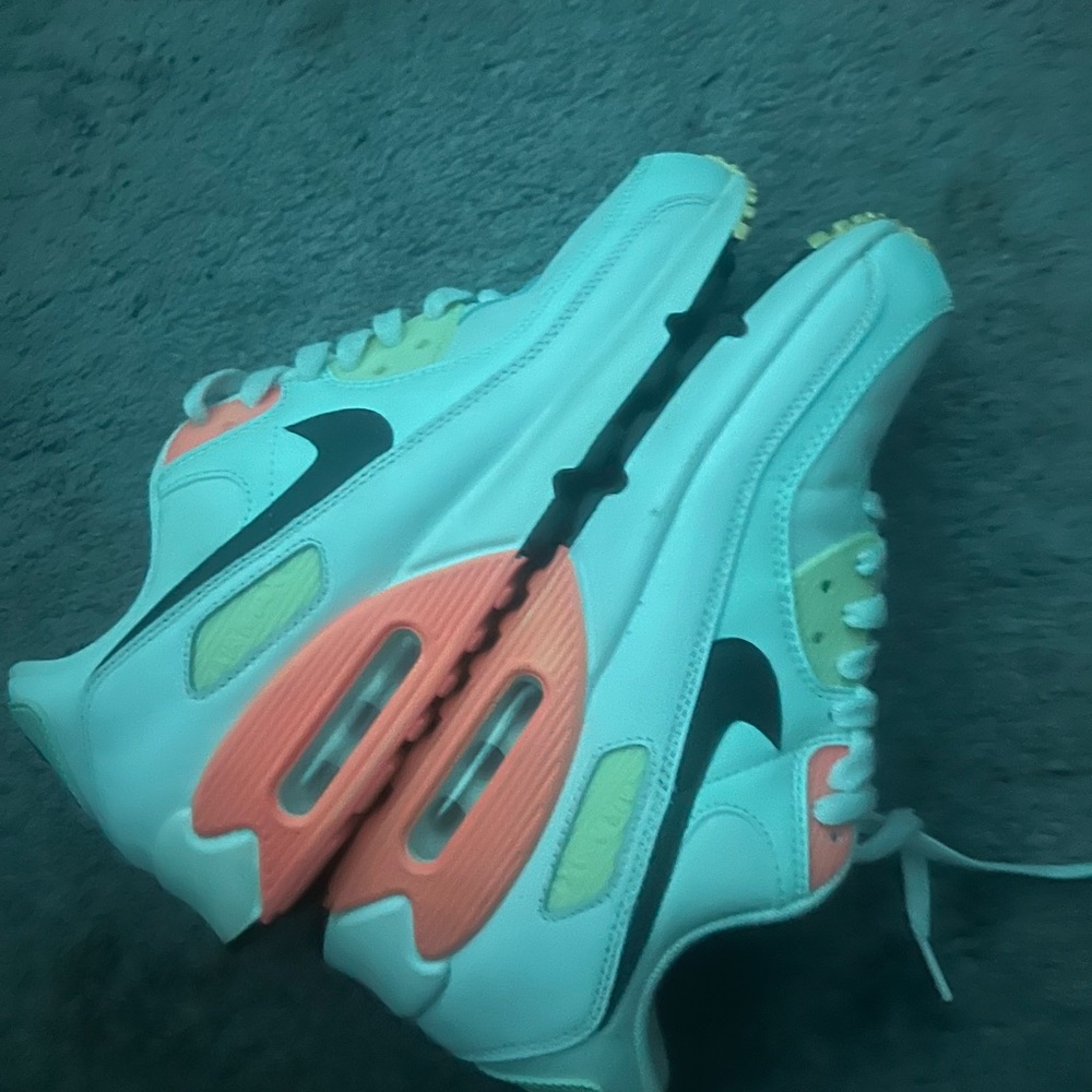 Air max 90 (2020) Only have been worn maybe twice.